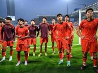 开云体育登录-国足东亚杯噩梦开局！李东炅远射世界波，7年7战韩国从未零