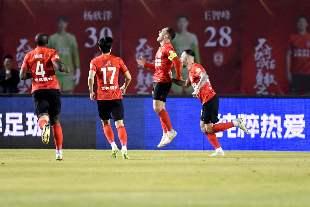 长春队取胜大连队，重返胜利轨道