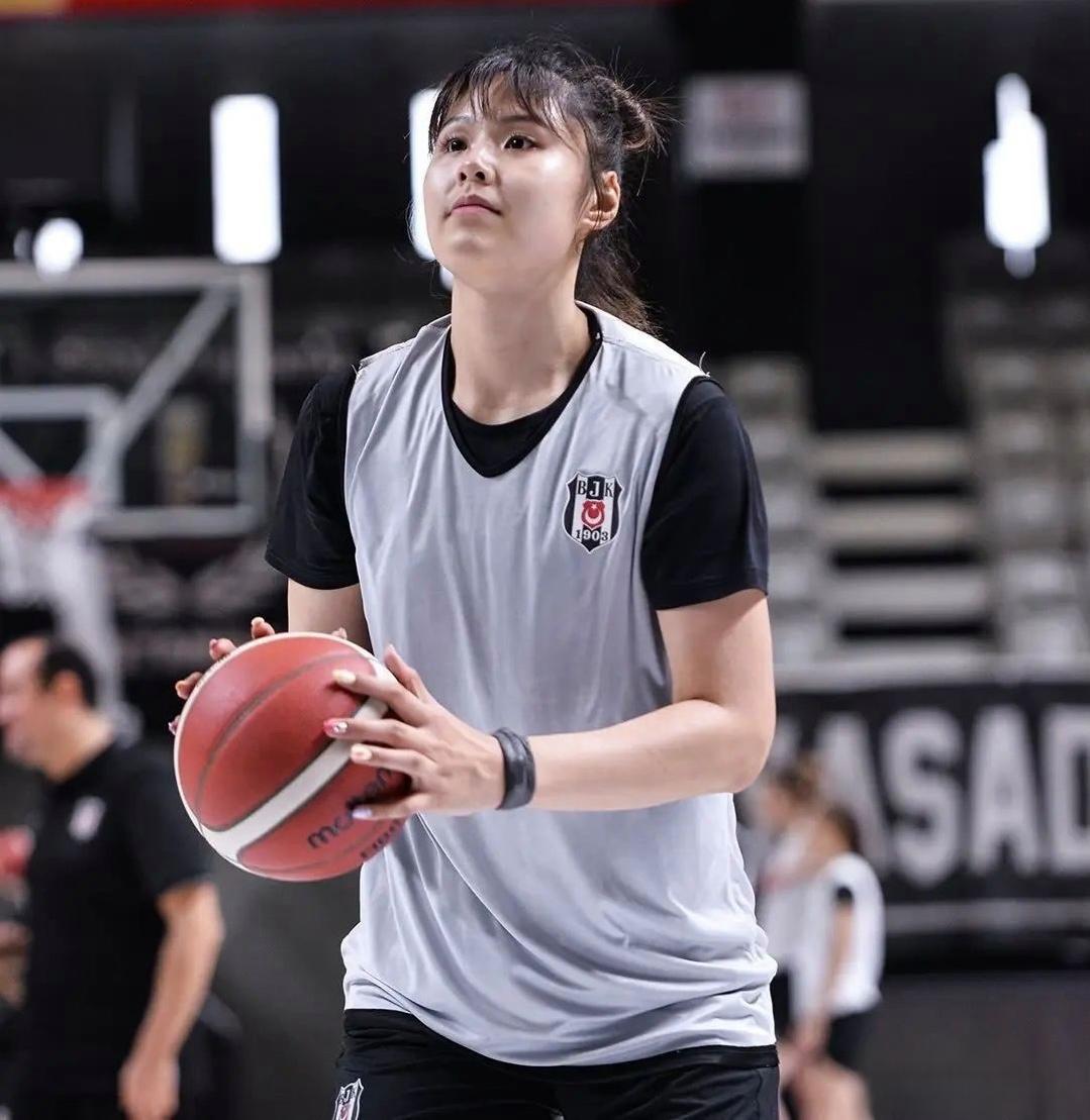 首发登场的新秀，表现出色成为焦点