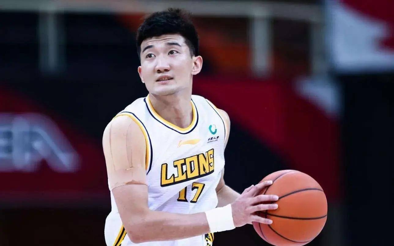 林崴31分同曦不敌广东李弘权26分上海胜四川的简单介绍