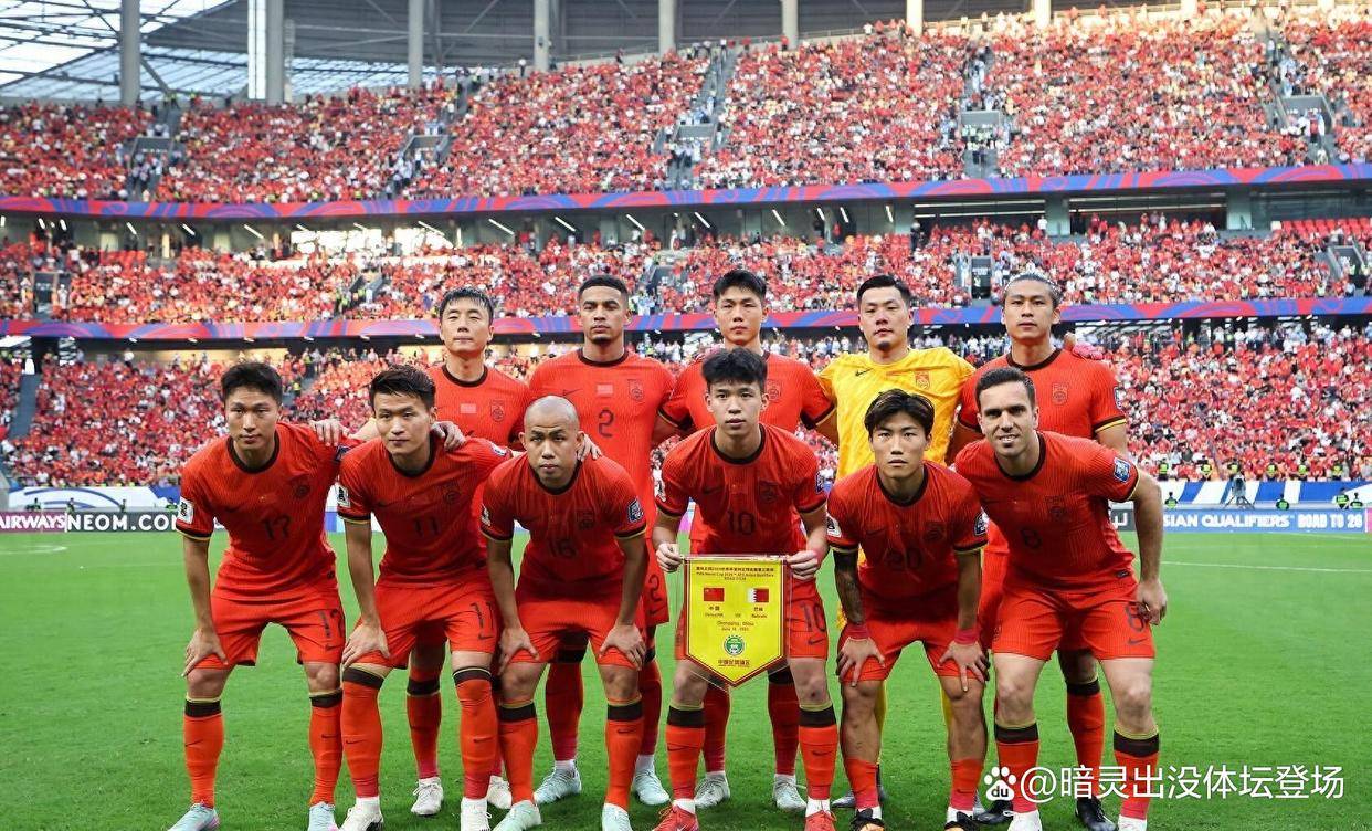 国足东亚杯噩梦开局！李东炅远射世界波，7年7战韩国从未零