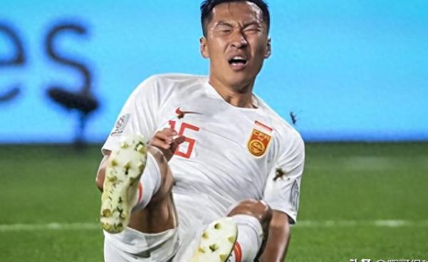 黄健翔：抓紧换帅不然世预赛要出事，不能再下跌了的简单介绍