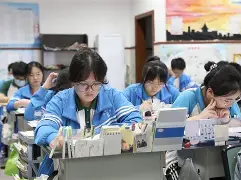 包含梅斯欲奋力一搏，面对劲旅里尔的词条